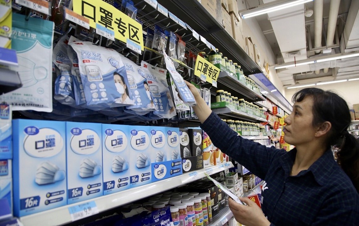 美国500人参加狂欢不戴口罩，你如何看待他们的行为？