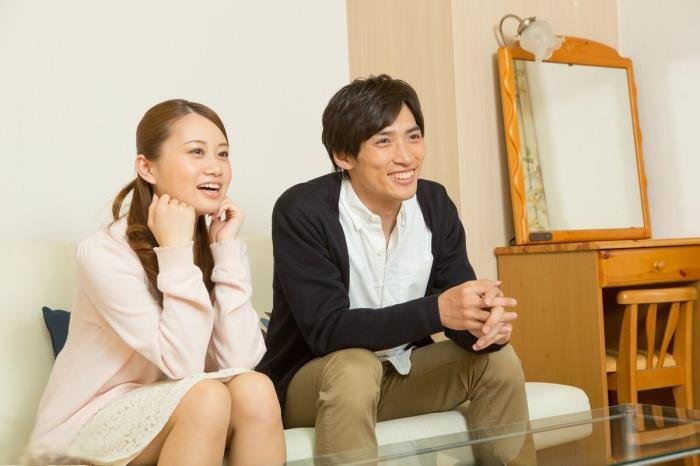 老公晚上怎么对待媳妇 相隔24岁的小男生折腾我