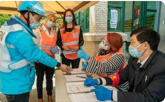 上海一小区解封居民春游式购物，居民有限有序外出，当地疫情情况如何了？