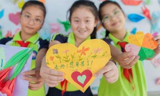 教师节简短的祝福语八个字有哪些？