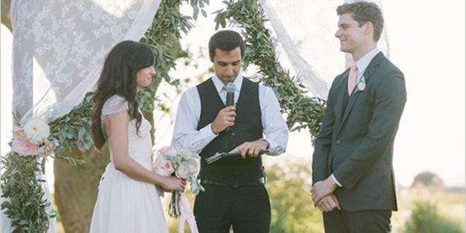 新郎婚礼上念誓词,突然雷劈下来了,怎么回事?