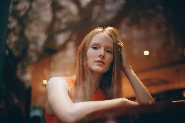 老婆没有工作待在家里也不做家务怎么办？