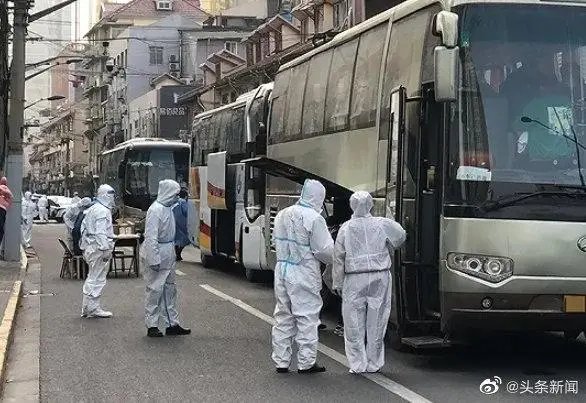 上海正处于把疫情“围住捞干”的阶段，防疫工作是否还需要提高戒备？