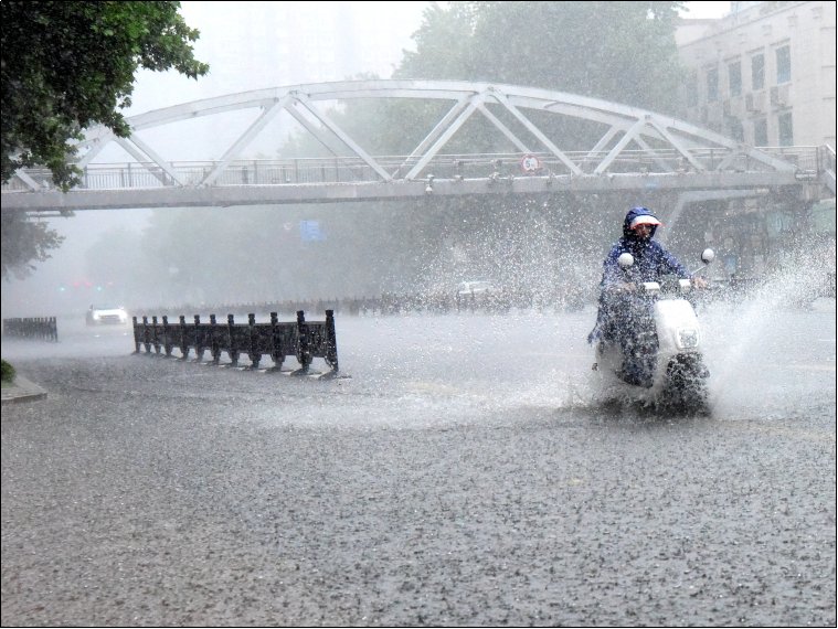 台风来袭海南两天有特大暴雨吗