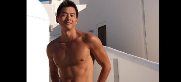 杜达雄早期男裸摄影照 对男人的身体是有多钟爱还说不是GAY