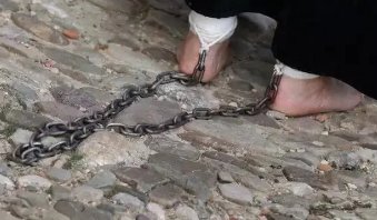 女死刑犯在监狱中需要戴脚镣吗