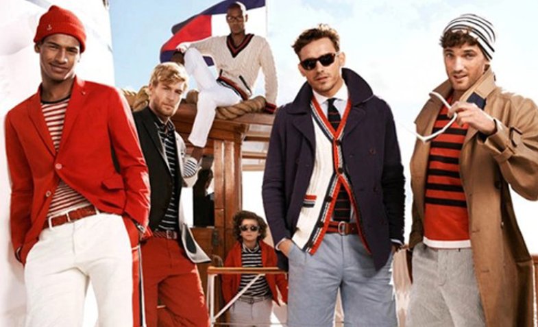 白色t恤胸前有一块红白蓝三条杠图案是什么牌子的衣服啊