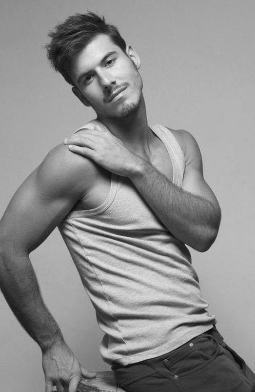 这个帅哥是谁？