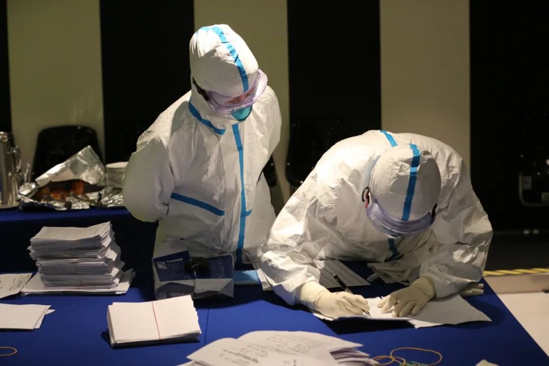 全国增6886例，系2年来单日最多，为何这波疫情如此严峻？