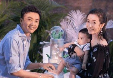 李晟称李佳航是极品黑,娱乐圈中公认的“黑人”都有谁?