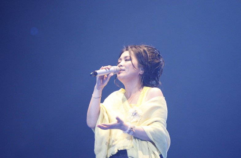 不要问我从哪里来我的故乡在远方是什么歌