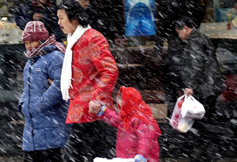 扶老携幼的携的意思是什么？