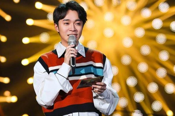 吴青峰和很多女艺人关系都很好，他有女朋友吗？