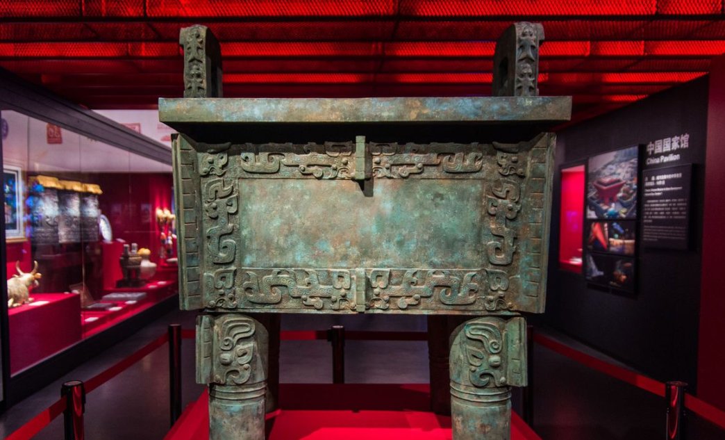 司母戊鼎与世纪宝鼎有何关联?世纪宝鼎有何象征意义?它表达了中国人民怎样的共