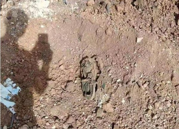 福建男子将工友尸体深埋工地，事后淡定帮寻人，最终是如何露出马脚的？