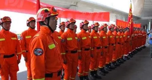 消防员出警遇外国人,微信求助会多国语言女友,为何女友备注却上热搜?