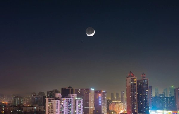 金火土月罕见同框了，这一天象是如何形成的？