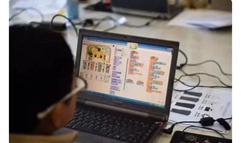 男孩反复录作业，崩溃大哭又抹泪坚持，该如何看待男孩的行为呢？