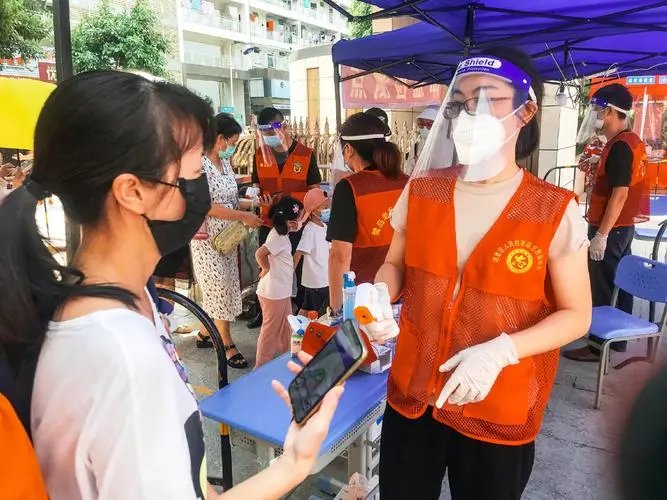 受疫情影响，伊犁被中断十一长假，本轮疫情的源头是什么？