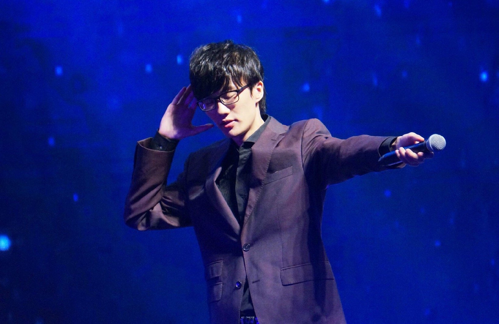 许嵩的真实身高是多少,亲自见过的网友回答一下!