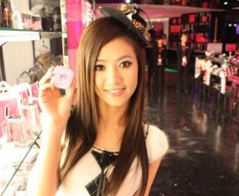 盘点嫁豪门的女网红,章泽天变女企业家,有一人被丈夫背叛后跳楼,她是谁?