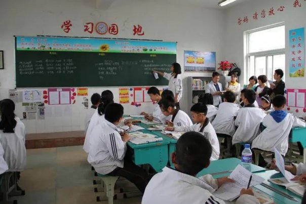 一衣带水猜一生肖