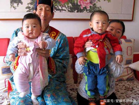 中国第一巨人鲍喜顺：不听医生劝告执意生下一子，儿子现状如何？