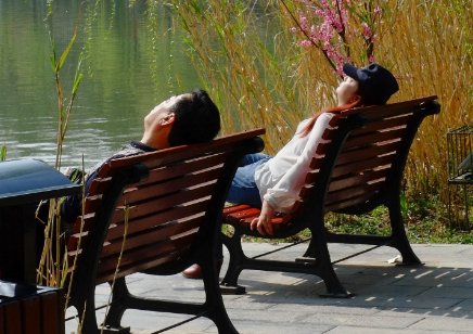 享受生活的英文怎么说