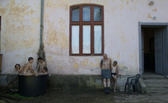 涉嫌虐待未成年人,多伦多电影节紧急叫停《斯巴达》!该被叫停吗?