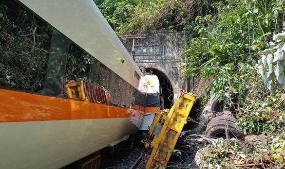 3D还原台铁列车脱轨事故,造成多少人伤亡?