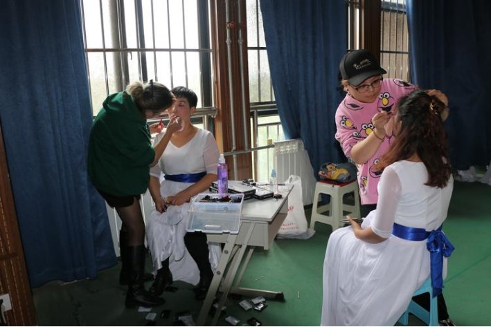 化妆师资格证怎么考