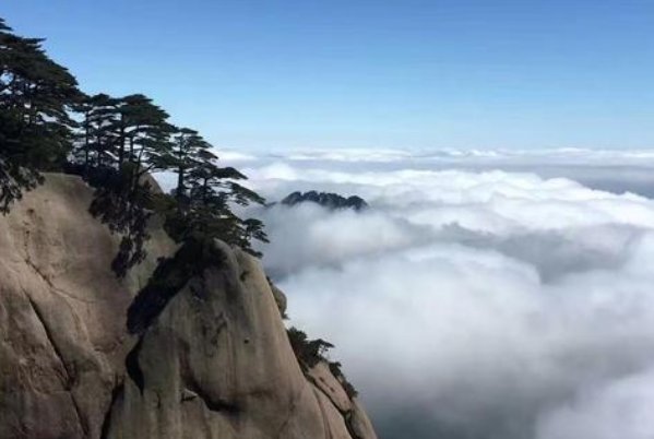 武汉暴雨后现棉花白云海，云雾缭绕人间仙境，大自然的反馈有多震撼？