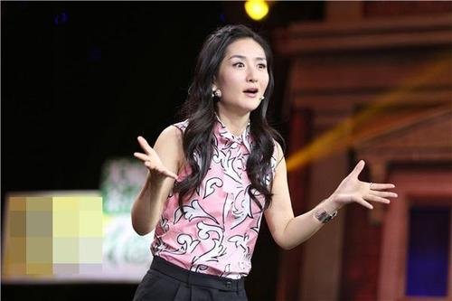 笑起来眼角出现奇怪大坑,你觉得谢娜的脸怎么啦?