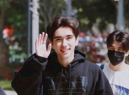 16岁的和马照片曝光，他是从小帅到大的吗？