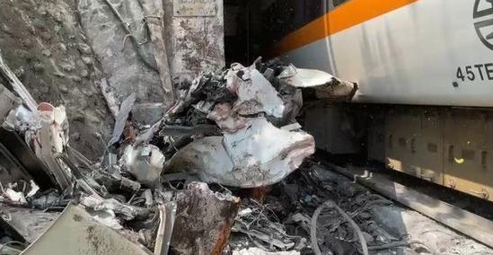 3D还原台铁列车脱轨事故,造成多少人伤亡?