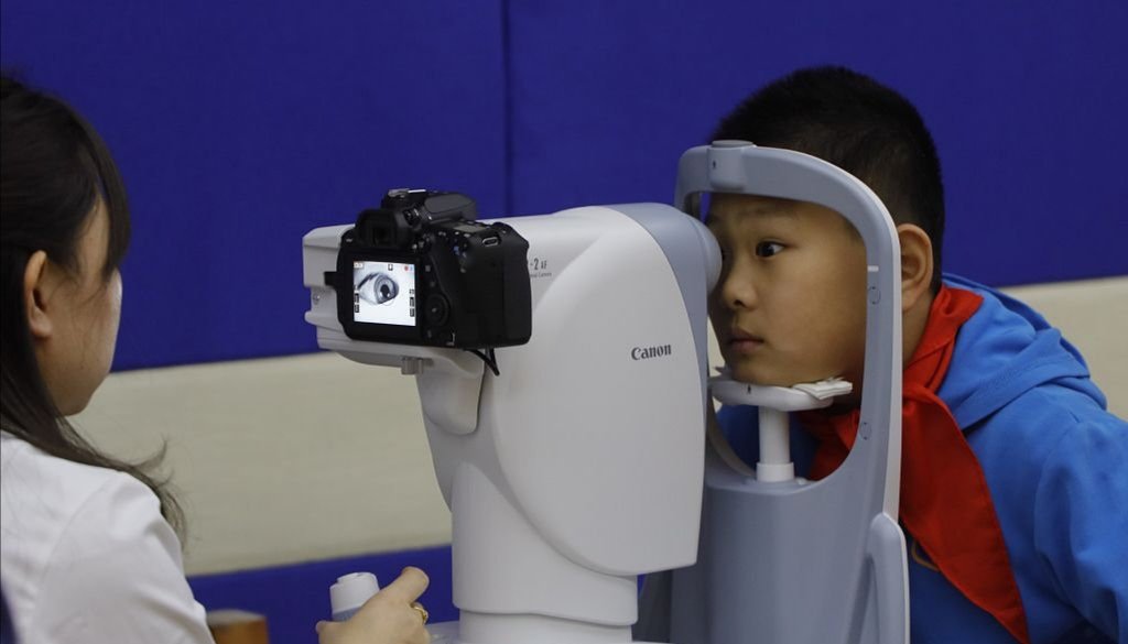 明月镜片成本6元,为何能卖上百元?