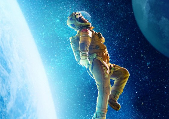 《独行月球》的口碑和评分持续走低,为何还能在暑期档继续“独行”?