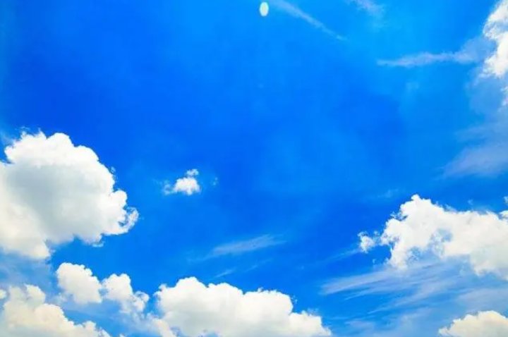 天空是蔚蓝色是什么歌?