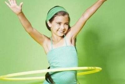 90后女孩一分钟摇300个呼啦圈，她是以此为生吗