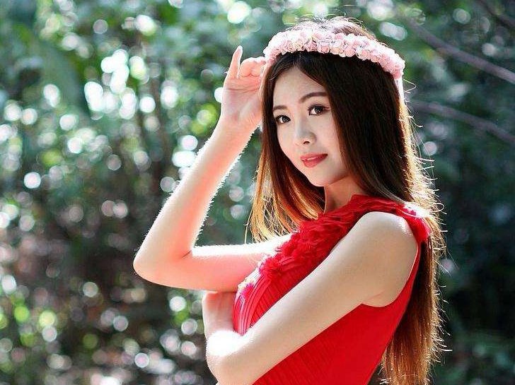 男朋友和他朋友一起出去玩，怎么办？