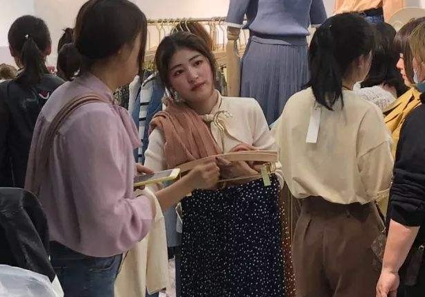 上海一知名企业女高管为发泄压力盗走26件衣物，最终得到了什么处罚？