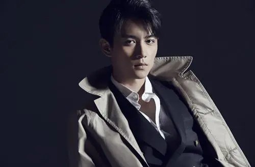 陈晓微博在线回复网友评论,私下生活中他的性格是怎样的?