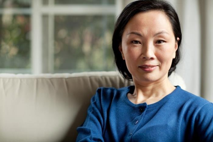 老公晚上怎么对待媳妇 相隔24岁的小男生折腾我