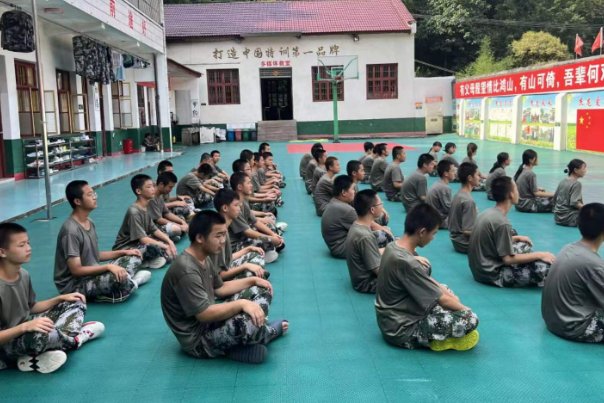 青少年特训学校的费用是多少啊？