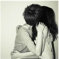 情侣头像一张两个人,男的吐烟,女的张嘴 求组图