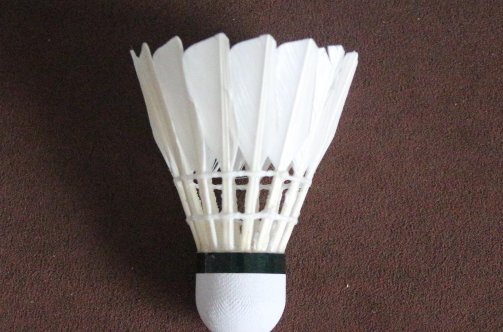 小男孩打羽毛球写一组连续的动作？