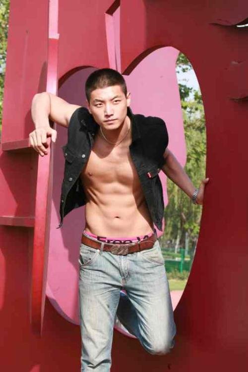 邱彦臣的相关评价