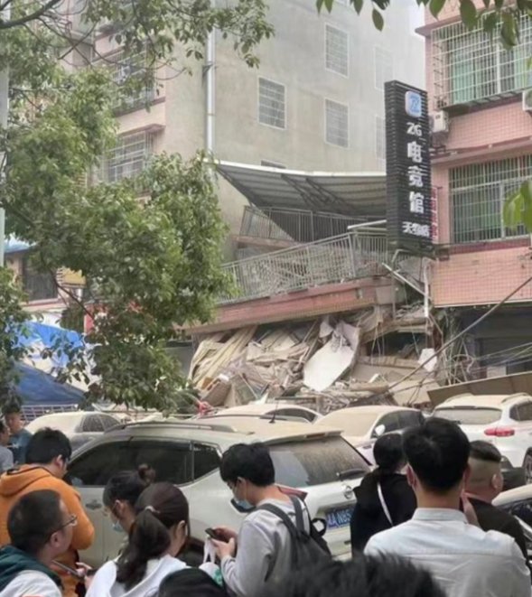 长沙一楼房倒塌，底商杨国福被埋，造成的损失有多大？