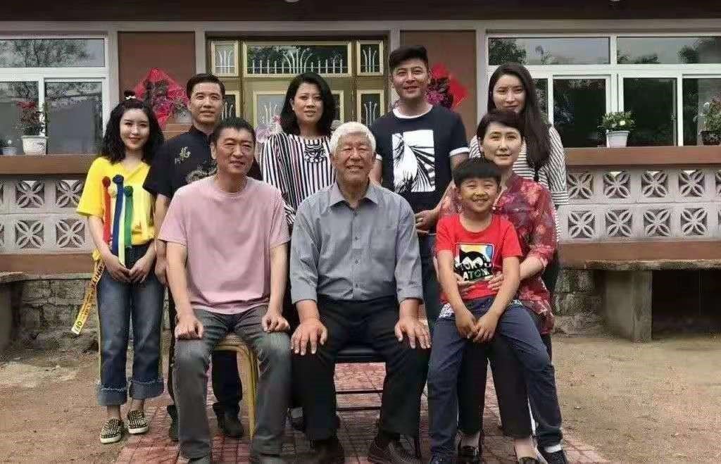 如何评价《刘家媳妇》中的贾诸葛？