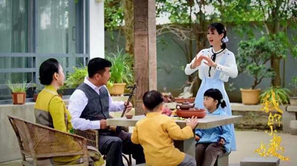 《我的小姨》是由谁主演的？